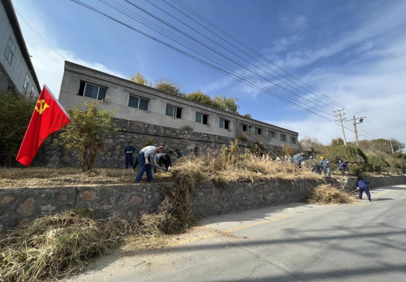 有工投黨員干部、團(tuán)員青年的耕耘那處便是公司最美麗的一角-----物產(chǎn)工投公司開(kāi)展環(huán)境專(zhuān)項(xiàng)整治主題黨日、團(tuán)日活動(dòng)